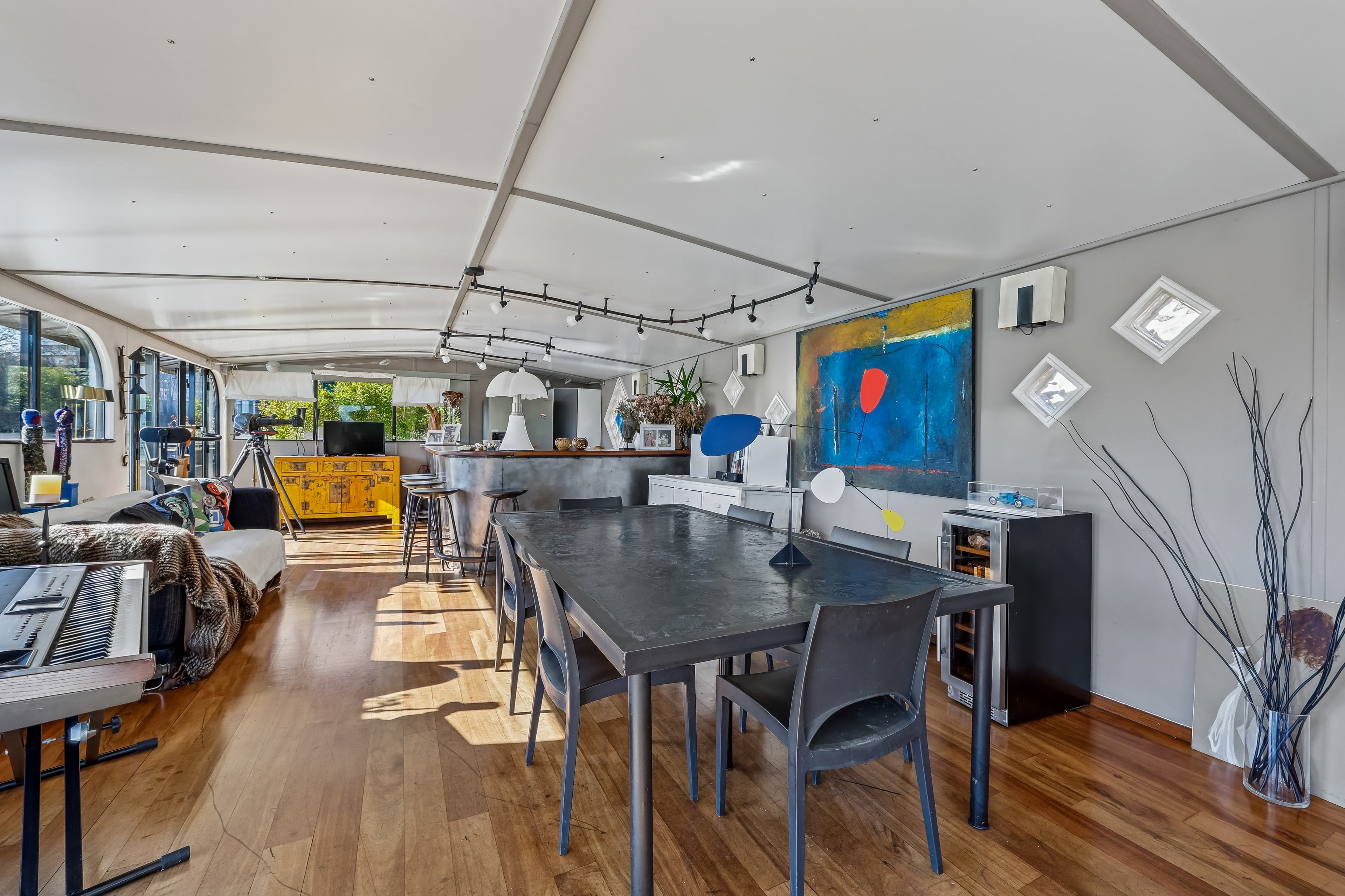 Péniche d'exception à Boulogne-Billancourt - 130m² sur le Quai du Point du Jour