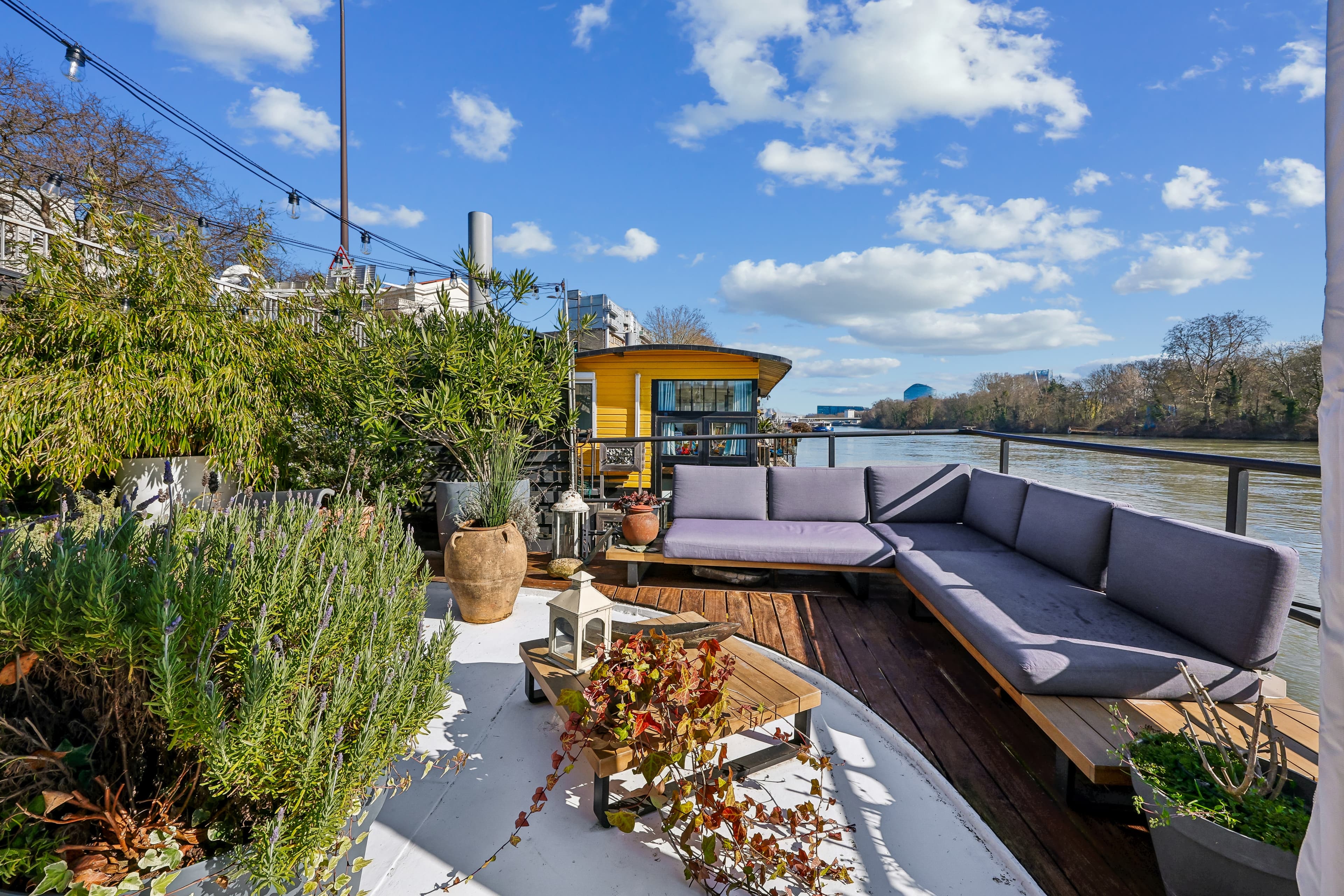 Péniche d'exception à Boulogne-Billancourt - 130m² sur le Quai du Point du Jour