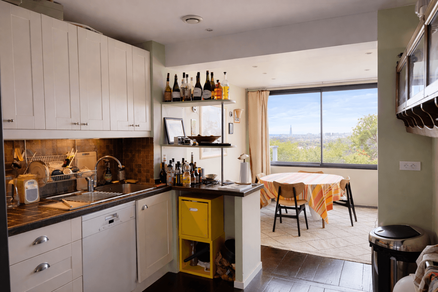 Suresnes Mont-Valérien : Maison familiale d'exception avec studio indépendant.